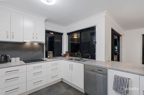 Property photo of 5 Myrtle Place Albany Creek QLD 4035