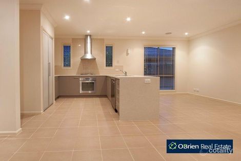 Property photo of 105 Skyline Way Berwick VIC 3806