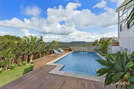 18 Yakaloo Cres, Forresters Beach, NSW 2260