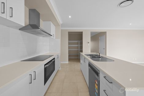 Property photo of 11 Mataranka Circuit Nikenbah QLD 4655