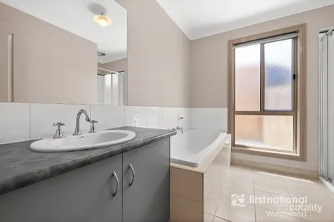 Property photo of 10 Blossom Lane Werribee VIC 3030