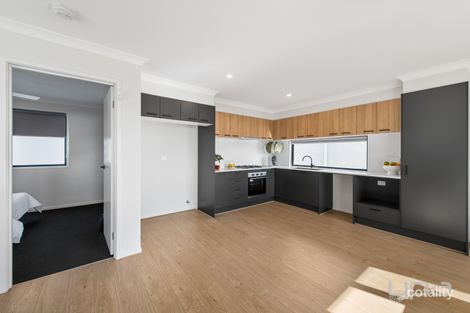 Property photo of 25 Scatter Road Fraser Rise VIC 3336
