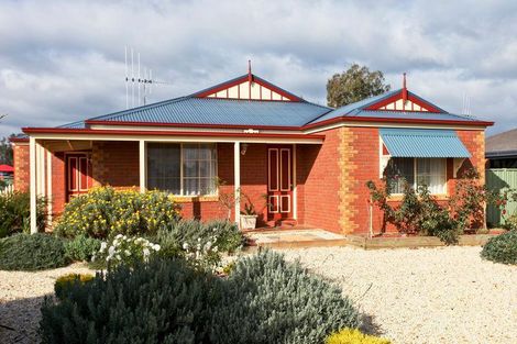 172 Myrtle Rd, Ascot, VIC 3551