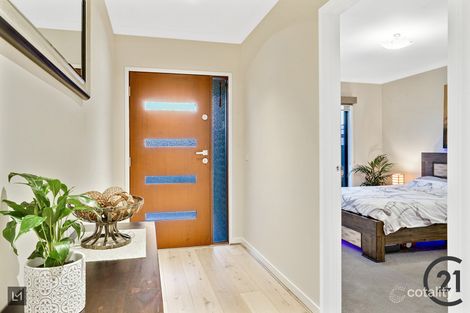 Property photo of 18 Gillingham Crescent Clyde North VIC 3978