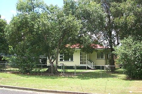 8 Lauriston St, Eastern Heights, QLD 4305