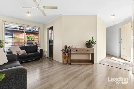 Property photo of 5 La Perouse Close Sunbury VIC 3429