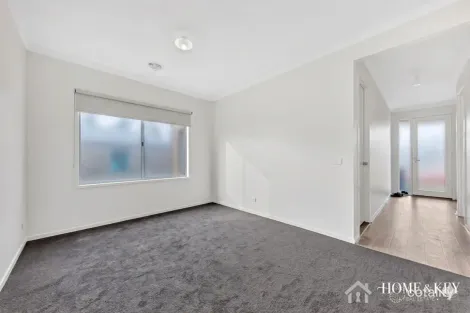 Property photo of 30 Bookham Circuit Kalkallo VIC 3064