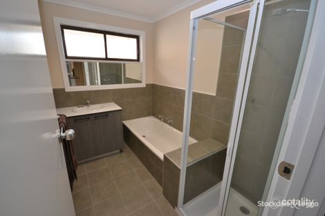 Property photo of 11 Keynes Court Deer Park VIC 3023
