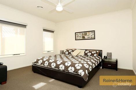 Property photo of 19 Eaglehawk Boulevard Eynesbury VIC 3338
