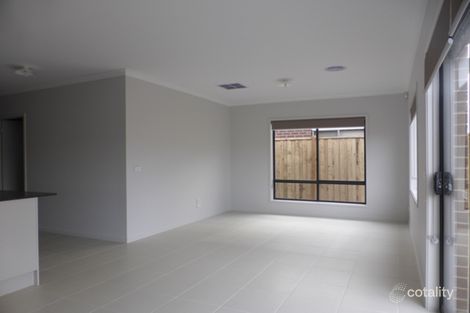 Property photo of 15 Yates Avenue Truganina VIC 3029