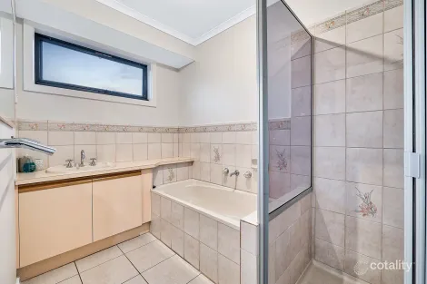 Property photo of 6 Bamboo Court Cranbourne North VIC 3977