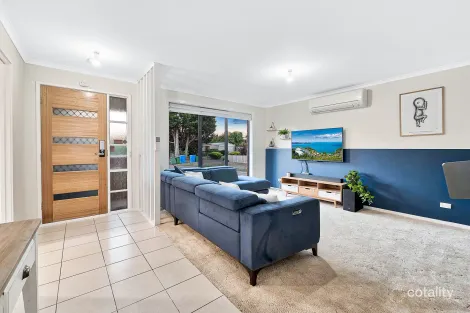 Property photo of 6 Bamboo Court Cranbourne North VIC 3977
