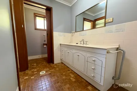 Property photo of 2 Cedar Close Taree NSW 2430