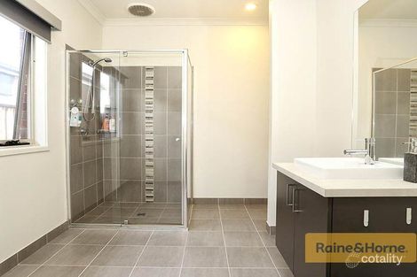 Property photo of 19 Eaglehawk Boulevard Eynesbury VIC 3338