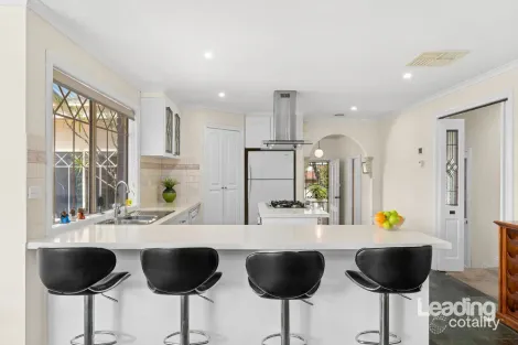 Property photo of 4 Abelia Court Sunbury VIC 3429