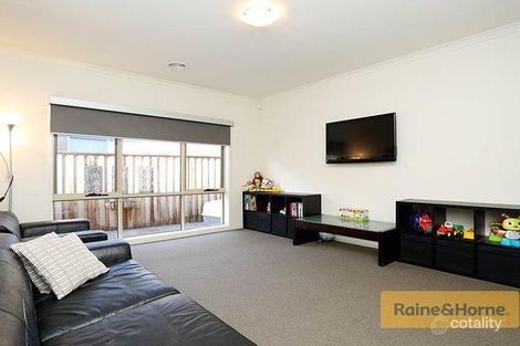 Property photo of 19 Eaglehawk Boulevard Eynesbury VIC 3338