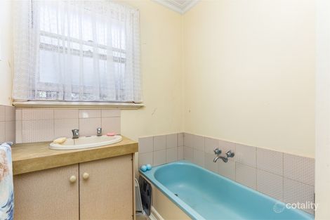 Property photo of 23 Kinross Street Long Gully VIC 3550