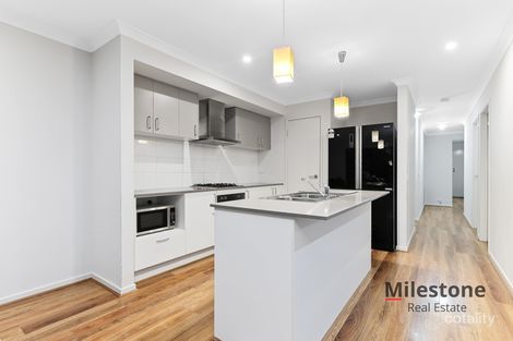 Property photo of 13 Elodea Way Cranbourne North VIC 3977