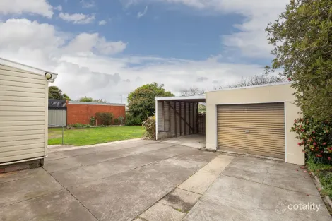 Property photo of 4 Grandview Grove Wendouree VIC 3355