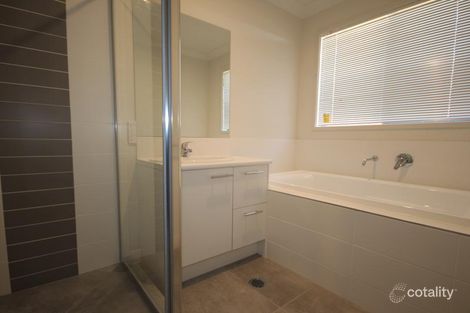 35 Napier Cct, Silkstone, QLD 4304