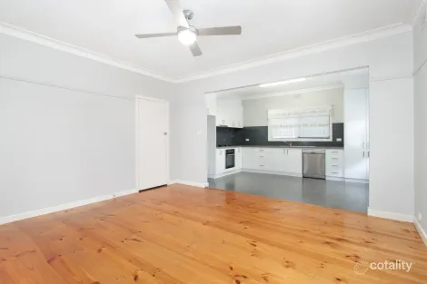 Property photo of 4 Grandview Grove Wendouree VIC 3355