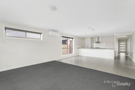 Property photo of 6 Whidburn Place Sebastopol VIC 3356