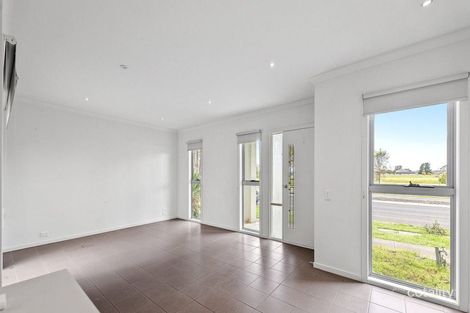 Property photo of 33 Champions Parade Wollert VIC 3750