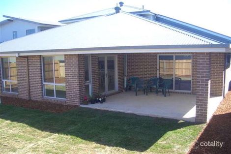Property photo of 28 Beveridge Crescent Forde ACT 2914