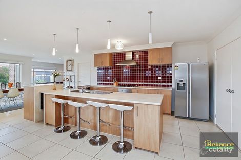 Property photo of 6 Burley Court Manor Lakes VIC 3024