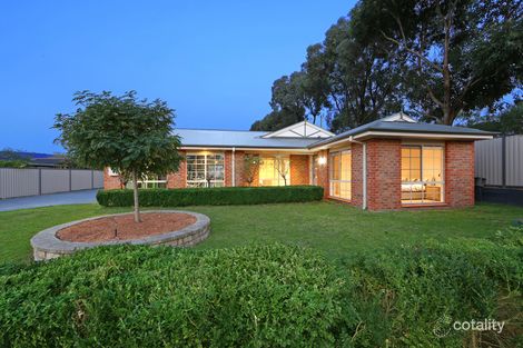 Property photo of 2 Wyandra Way Rowville VIC 3178