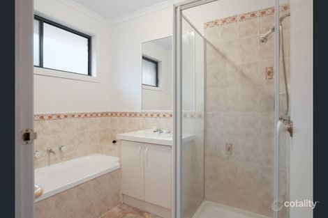 Property photo of 8 Nita Close Narre Warren VIC 3805