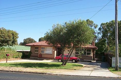 11 Christmas Ave, Orelia, WA 6167