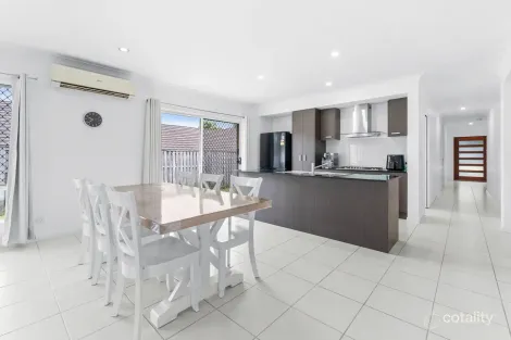 Property photo of 101 Wunburra Circle Pacific Pines QLD 4211