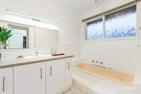 Property photo of 17 Chatsworth Quadrant Templestowe Lower VIC 3107