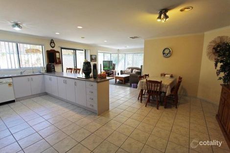 Property photo of 13 Wallaby Walk South Morang VIC 3752