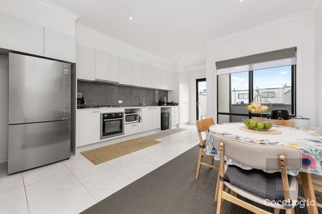 Property photo of 30 Queen Circuit Sunshine VIC 3020
