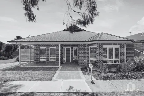 Property photo of 38 Warrawong Circuit Doreen VIC 3754