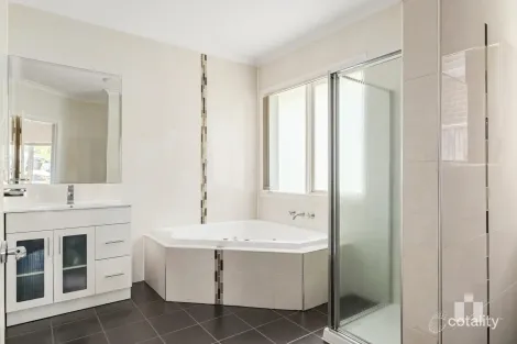 Property photo of 38 Warrawong Circuit Doreen VIC 3754