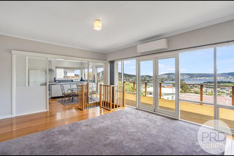 Property photo of 14 Malunna Road Lindisfarne TAS 7015