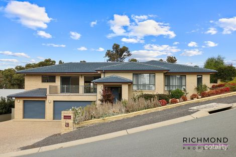 Property photo of 2 Bellbush Close Jerrabomberra NSW 2619