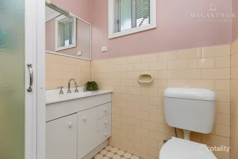 Property photo of 13 Tichborne Crescent Kooringal NSW 2650