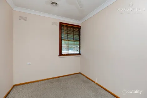 Property photo of 13 Tichborne Crescent Kooringal NSW 2650