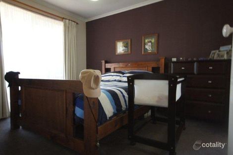 Property photo of 4 Nicholas Court Pakenham VIC 3810