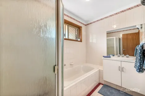 Property photo of 8 Knightsbridge Court Happy Valley SA 5159