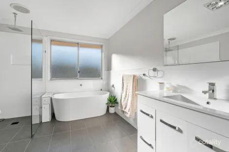 Property photo of 3 Bellwood Close Tuggerah NSW 2259