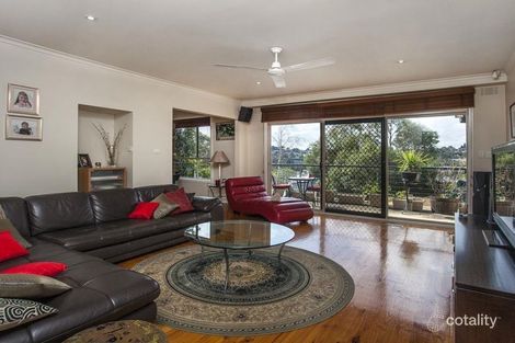 Property photo of 32 Hillsyde Parade Strathmore VIC 3041