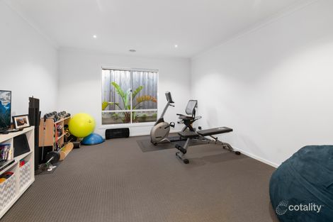Property photo of 33 Ellaroo Circuit Clyde North VIC 3978