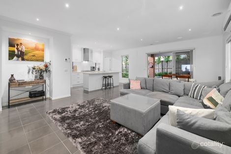 Property photo of 33 Ellaroo Circuit Clyde North VIC 3978