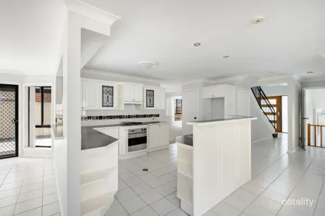 Property photo of 18 Bannister Drive Erina NSW 2250