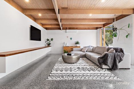 15 Cambridge Cl, Croydon Hills, VIC 3136